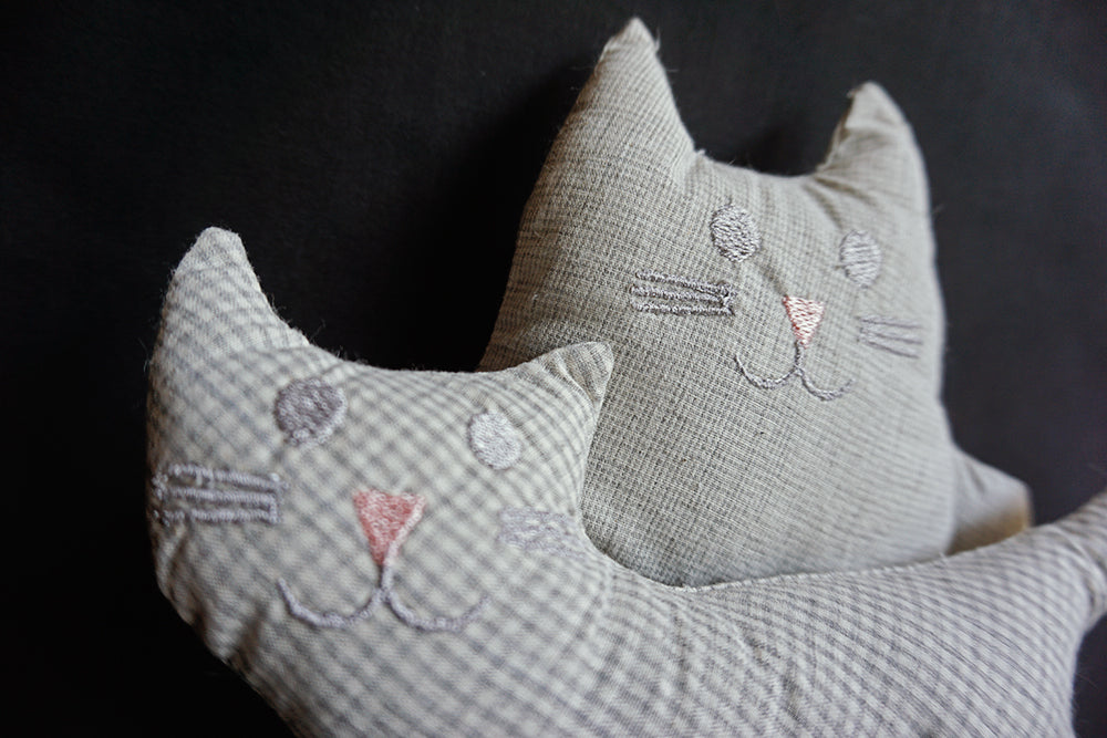 MINI MICHIS gris